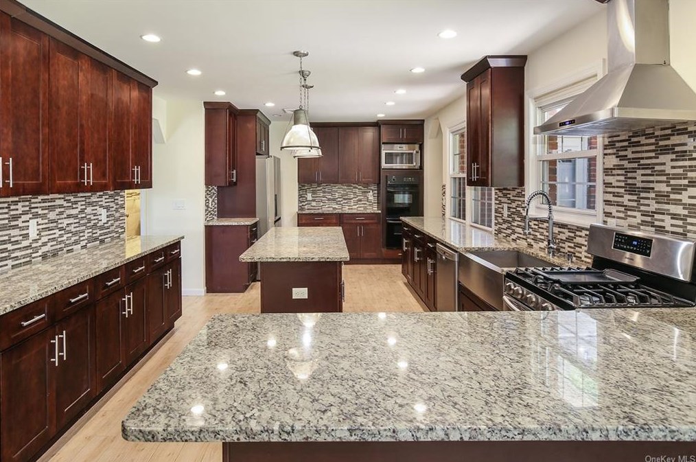 87 Devon Rd, Yonkers NY 10708-5702 exterior