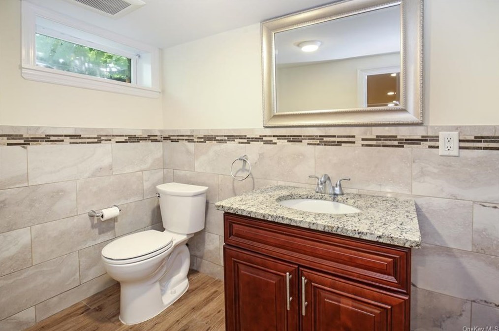 87 Devon Rd, Yonkers NY 10708-5702 exterior