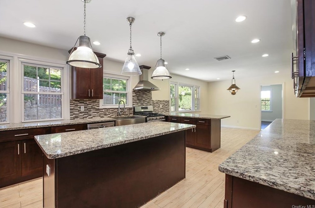 87 Devon Rd, Yonkers NY 10708-5702 exterior