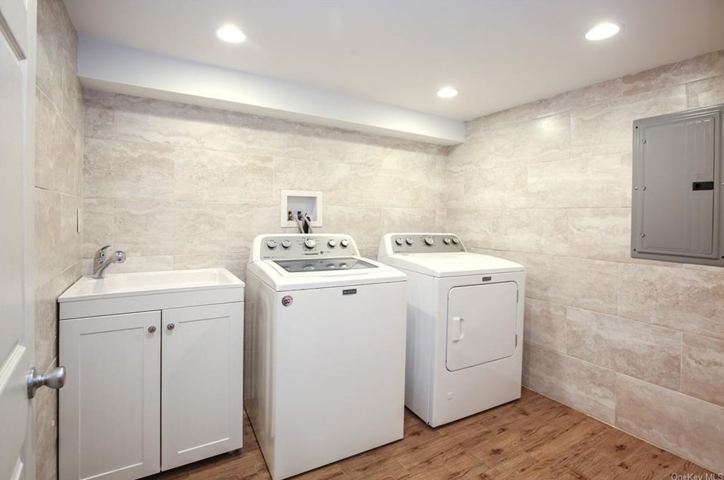 87 Devon Rd, Yonkers NY 10708-5702 exterior