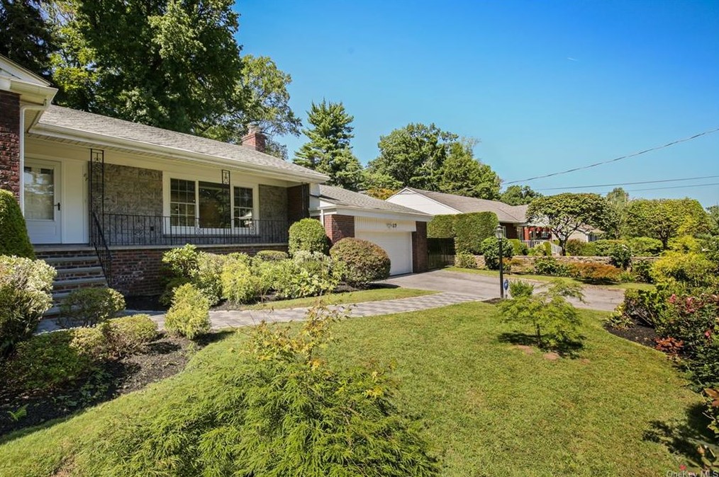 87 Devon Rd, Yonkers, NY 10708-5701
