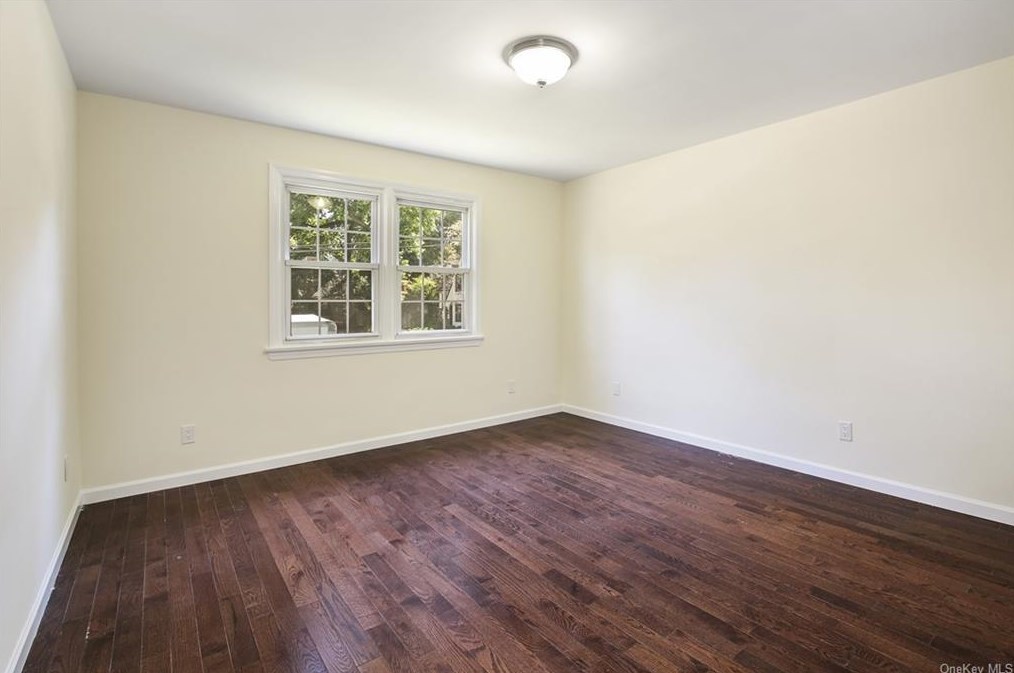 87 Devon Rd, Yonkers NY 10708-5702 exterior