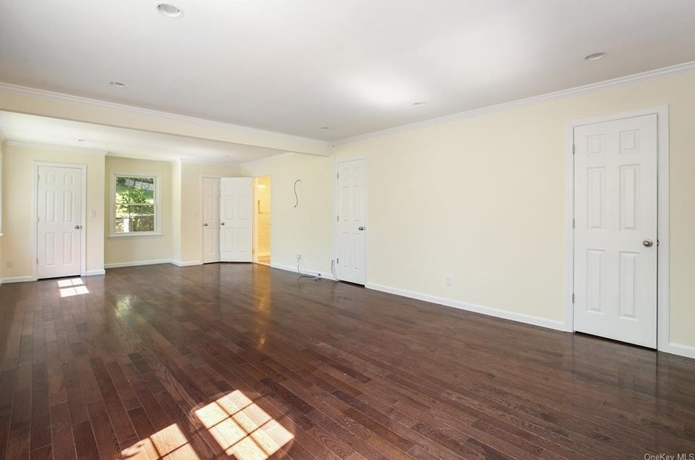 87 Devon Rd, Yonkers NY 10708-5702 exterior