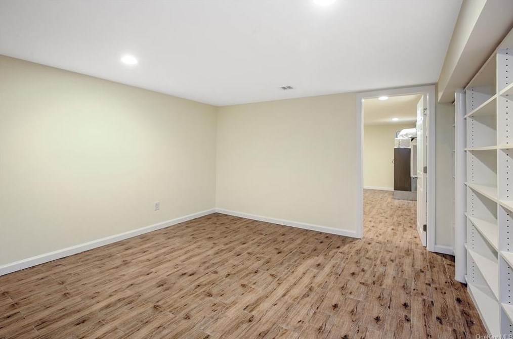 87 Devon Rd, Yonkers NY 10708-5702 exterior