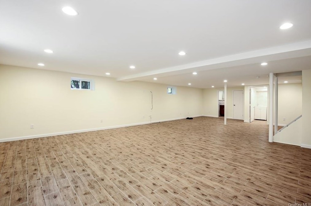 87 Devon Rd, Yonkers NY 10708-5702 exterior