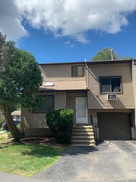 17 Spruce Ct, Fishkill, NY 12524