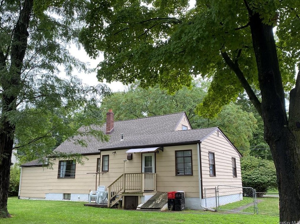155 Ehrhardt Rd, Chestnut Ridge, NY 10965-1935