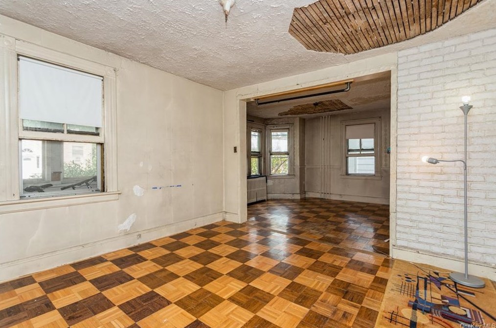 25 Walnut St, New Rochelle, NY 10801