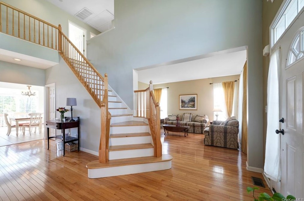 11 Waverly Ct, Highland Mills, NY 10930