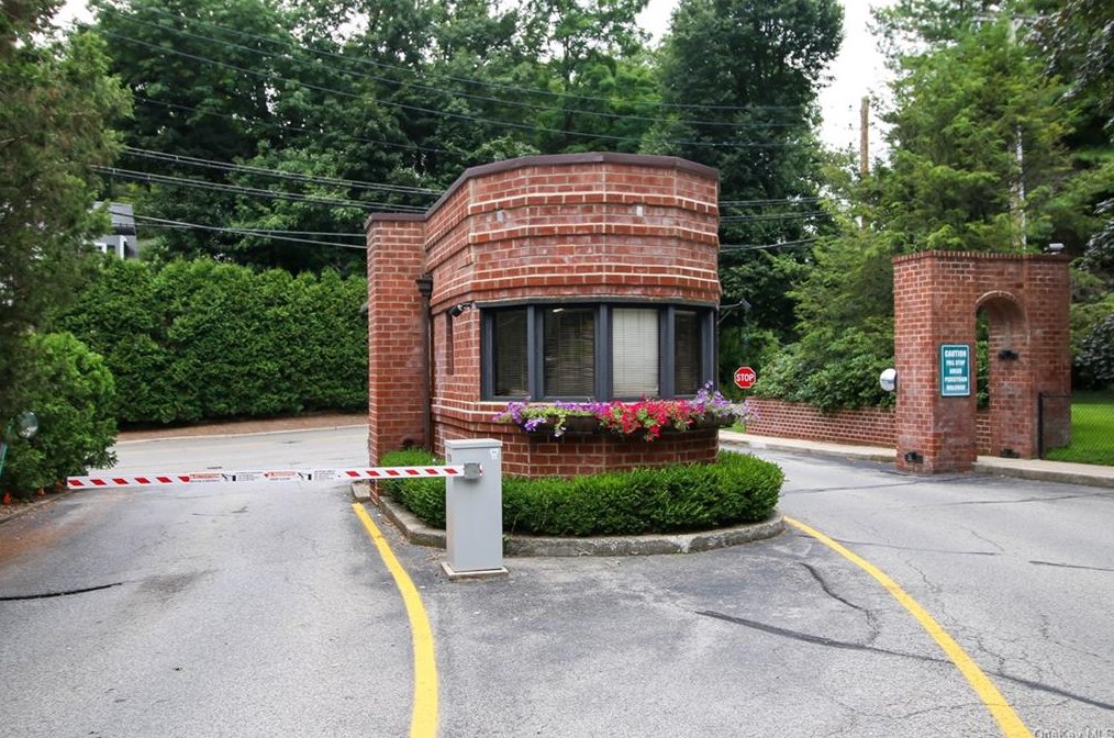 16 Rockledge Ave #6j2, Crotonville, NY 10562