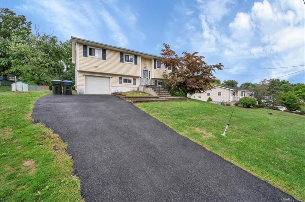 11 Trotting Dr, Chester, NY 10918-1137