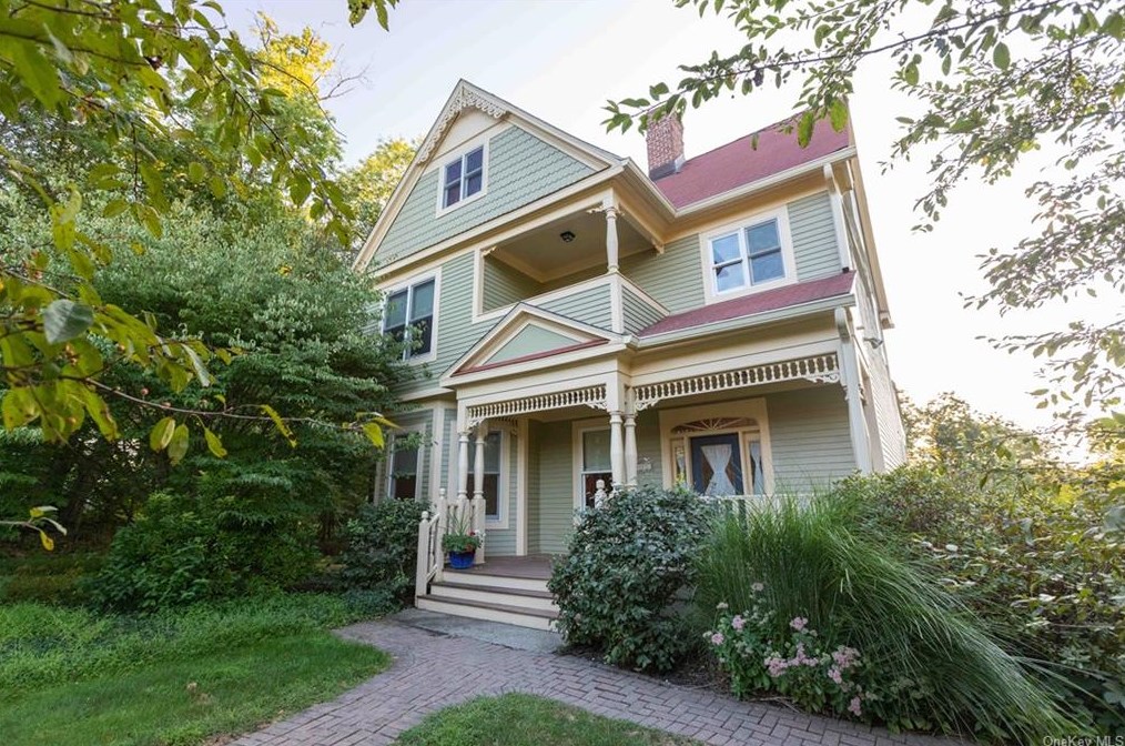 101 Manor Rd, Patterson, NY 12563