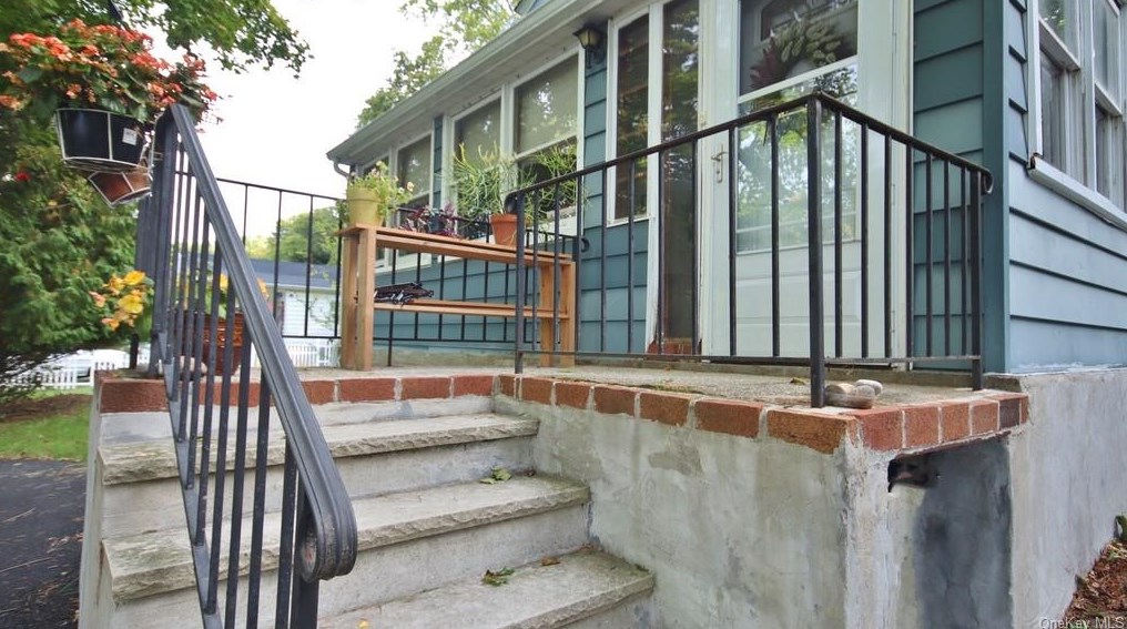 168 Shore Dr, Newburgh, NY 12553