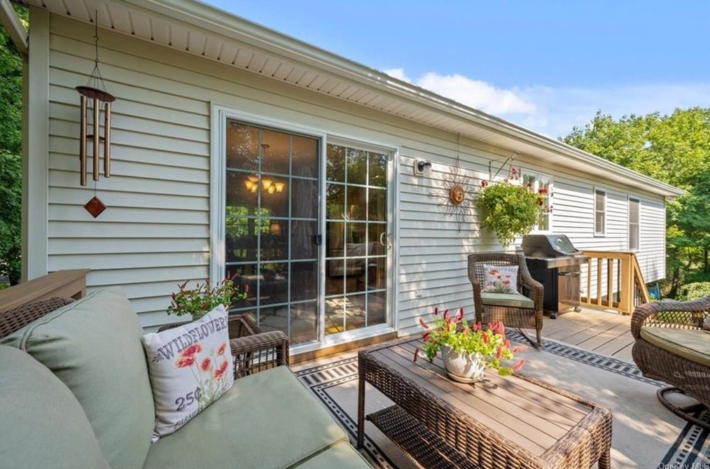 74 Crossman Ave, Monroe NY 10950-1201 exterior