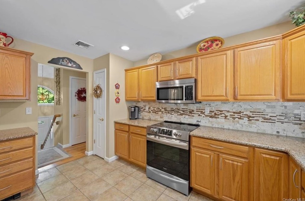 74 Crossman Ave, Monroe NY 10950-1201 exterior