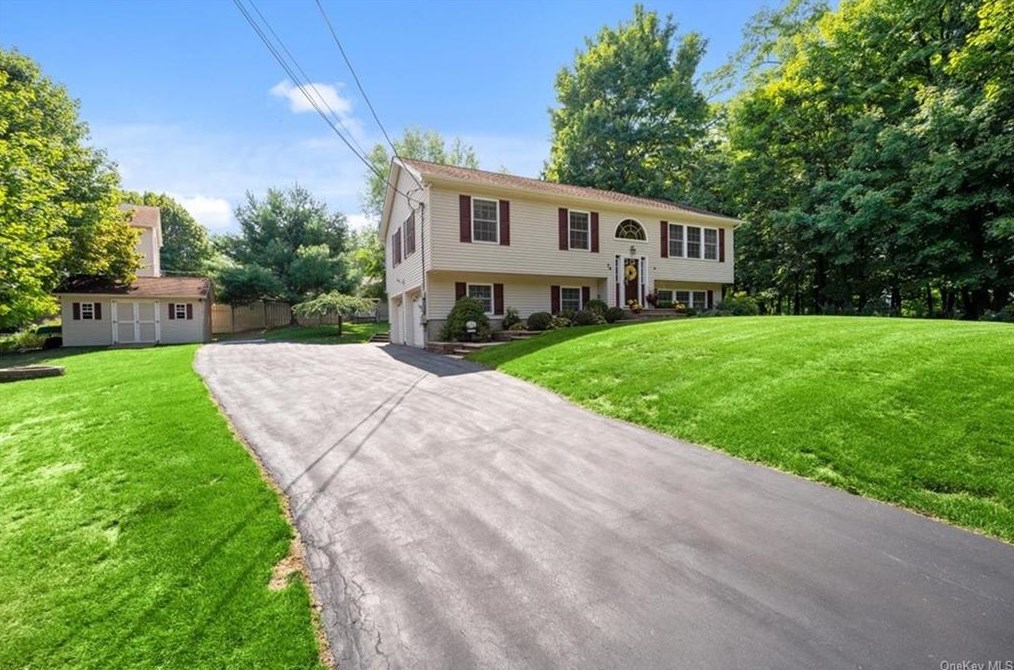 74 Crossman Ave, Monroe NY 10950-1201 exterior