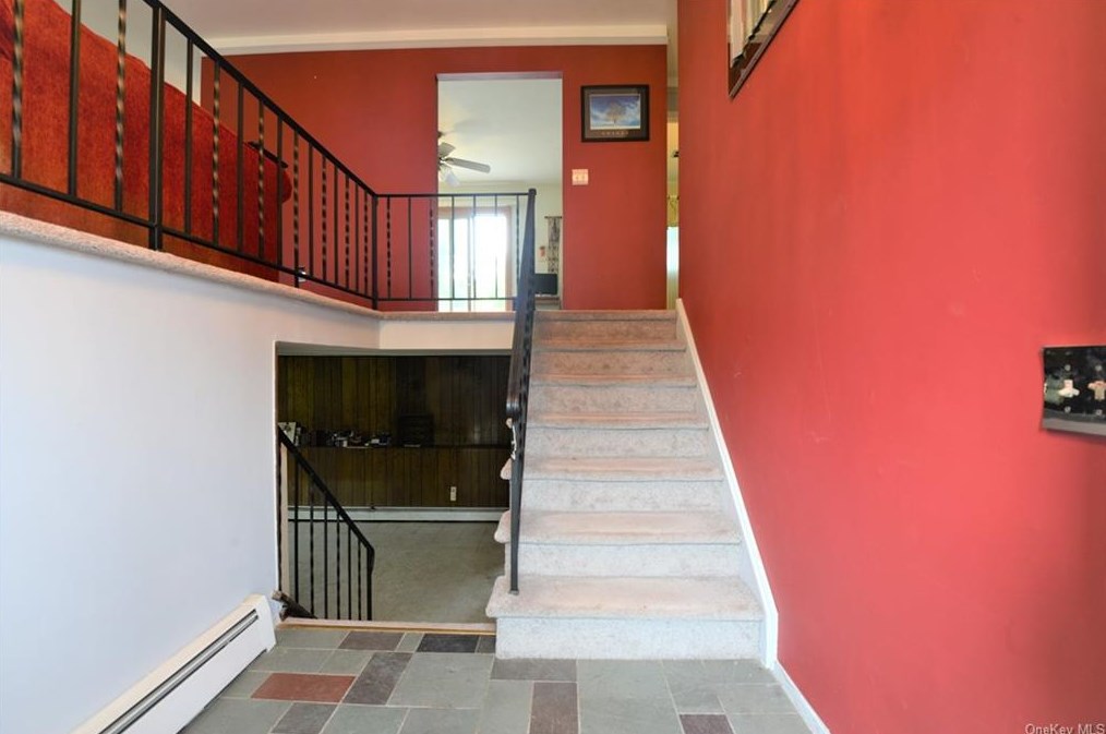 22 Knights Cir, Newburgh, NY 12550-2422