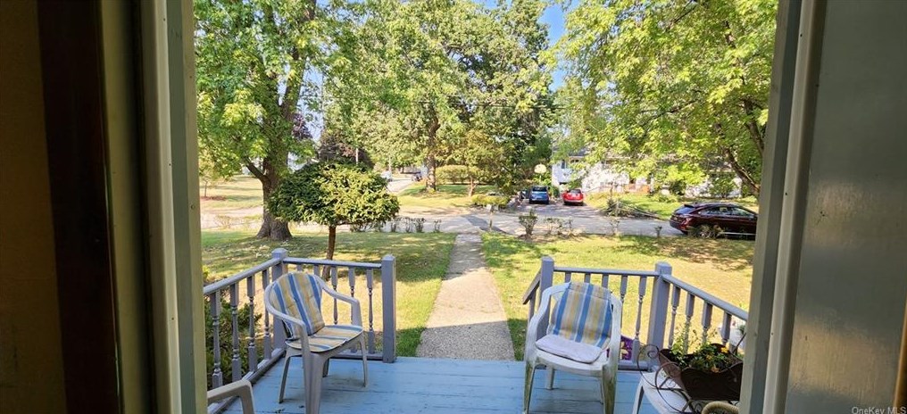 2 Flamingo Dr, Newburgh NY  12550-8313 exterior