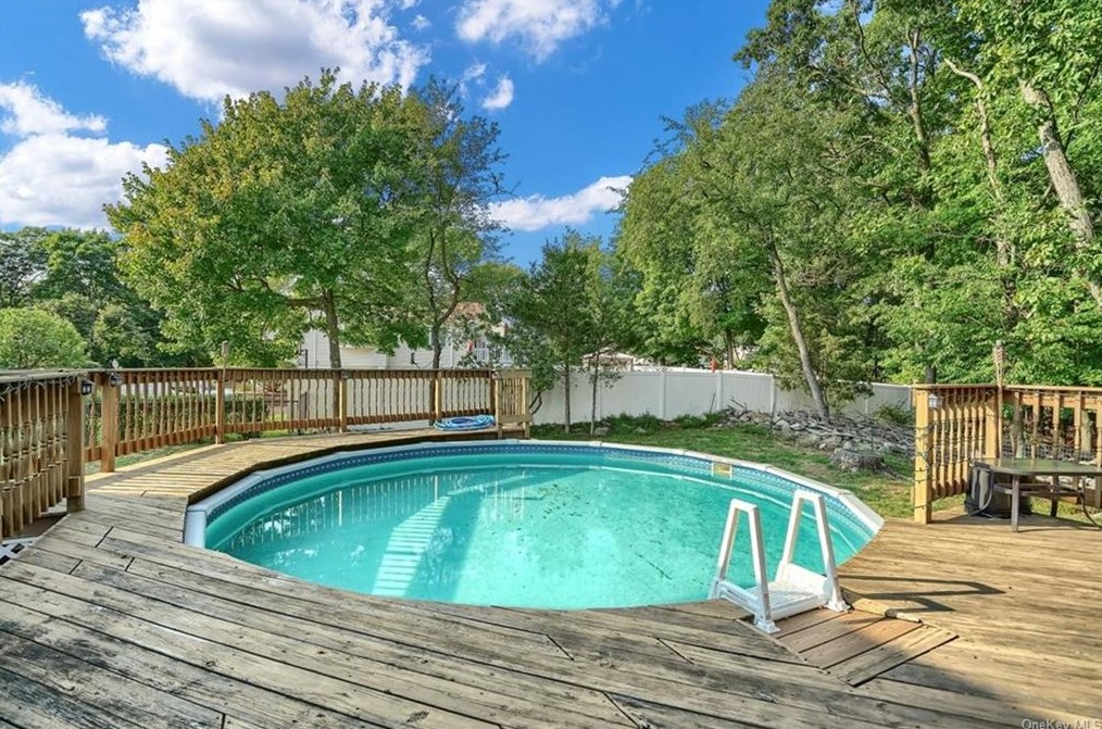 43 Maple Ln, Monroe NY  10950-1024 exterior