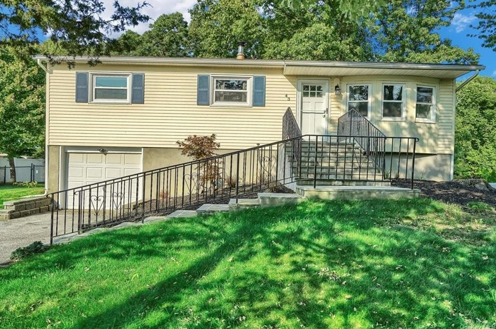 43 Maple Ln, Monroe, NY 10950-1024