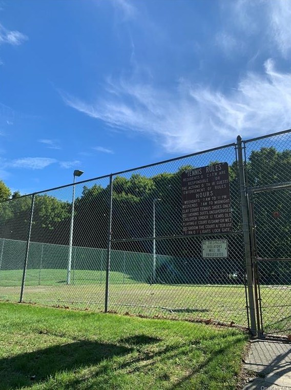 510 Drew Ln, Kent Lakes NY 10512-3750 exterior