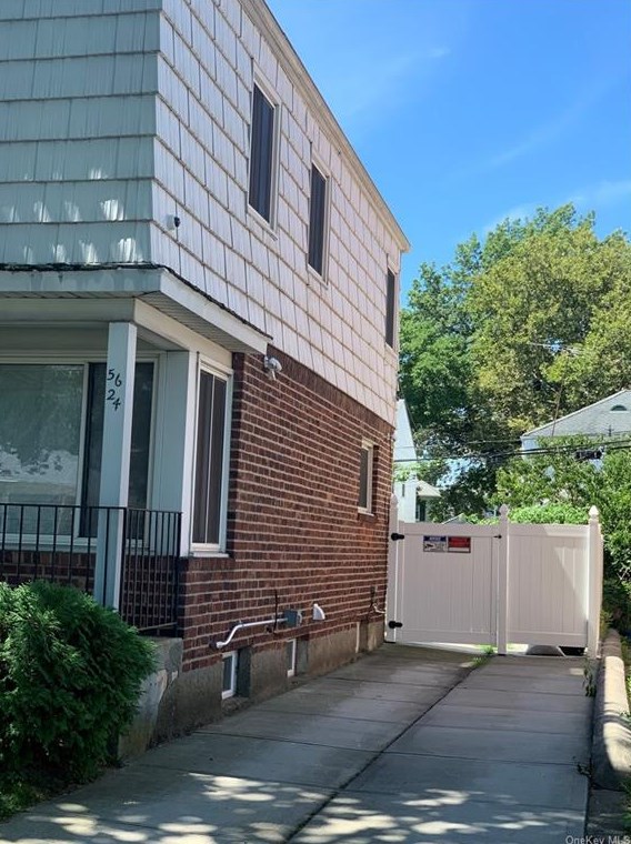 56-24 208th St, Flushing, NY 11364-1120