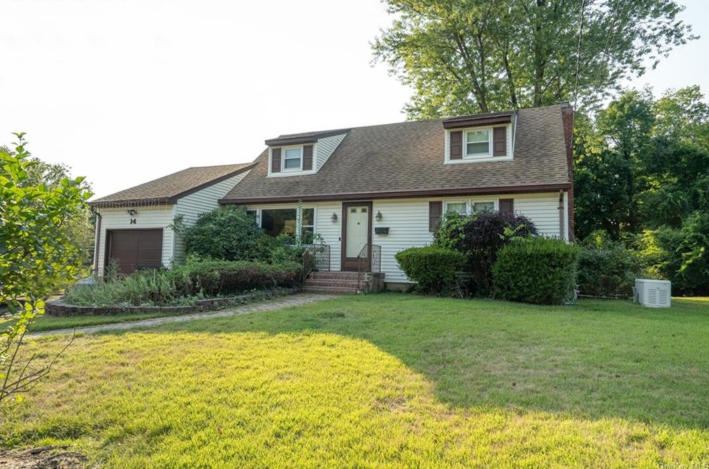 14 Roslyn Ln, New City, NY 10956-3616