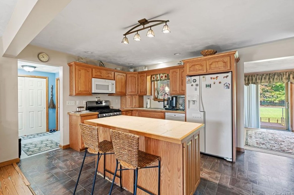 112 Railroad Ave, Montgomery, NY 12549