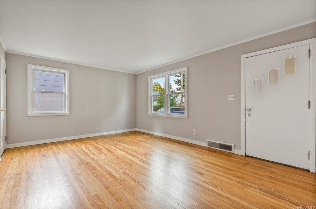 18 Wilson Blvd, Poughkeepsie, NY 12603-3304