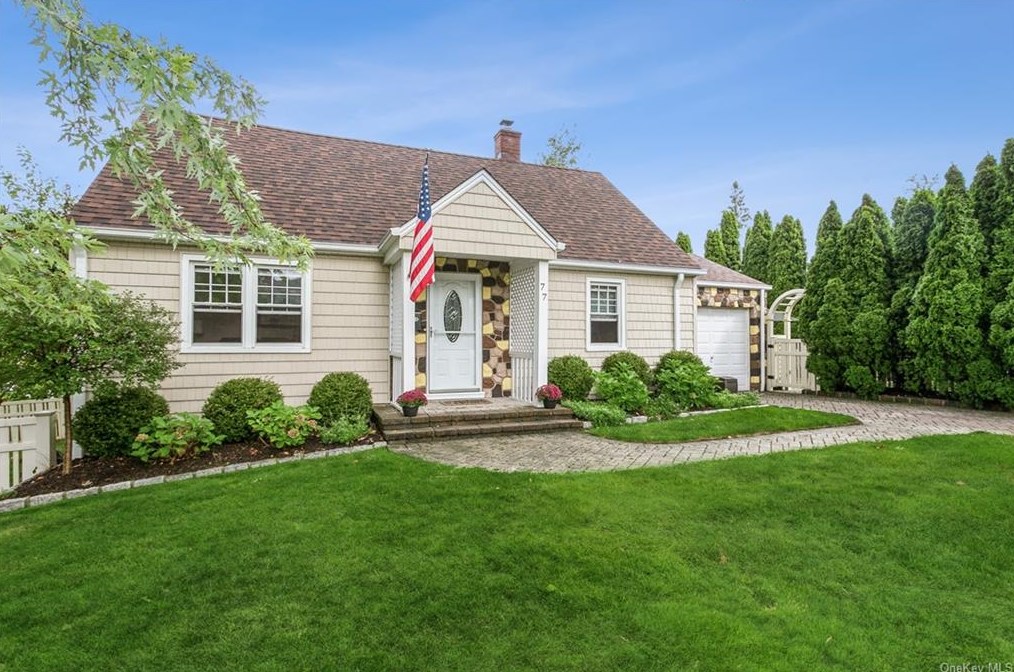 77 E Cambridge St, Valhalla, NY 10595