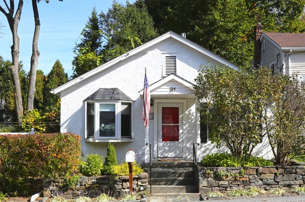 81 Greenville Rd, Katonah, NY 10536-1523