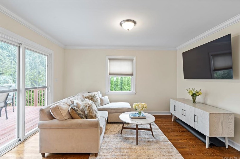 29 Howard Ave, Yonkers NY 10709-2714 exterior