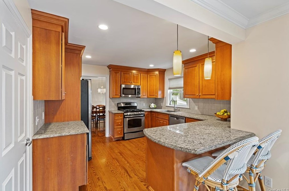 29 Howard Ave, Yonkers NY 10709-2714 exterior