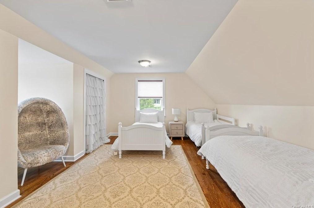 29 Howard Ave, Yonkers NY 10709-2714 exterior