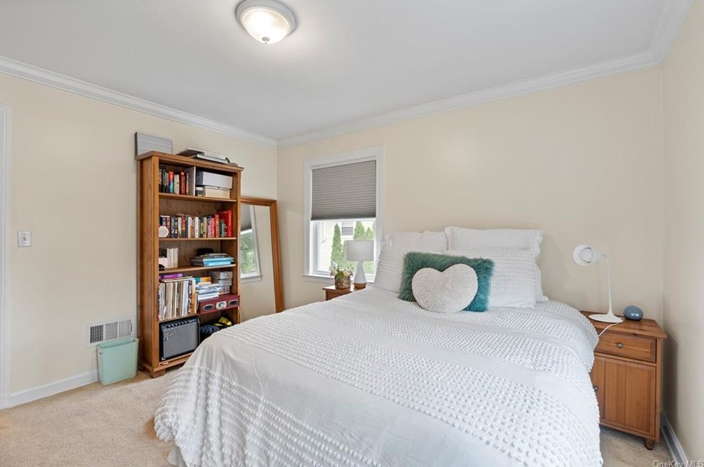 29 Howard Ave, Yonkers NY 10709-2714 exterior