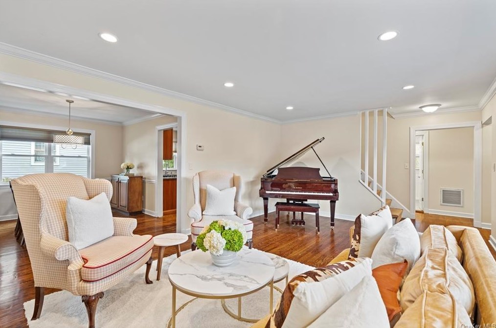 29 Howard Ave, Yonkers, NY 10709-2716