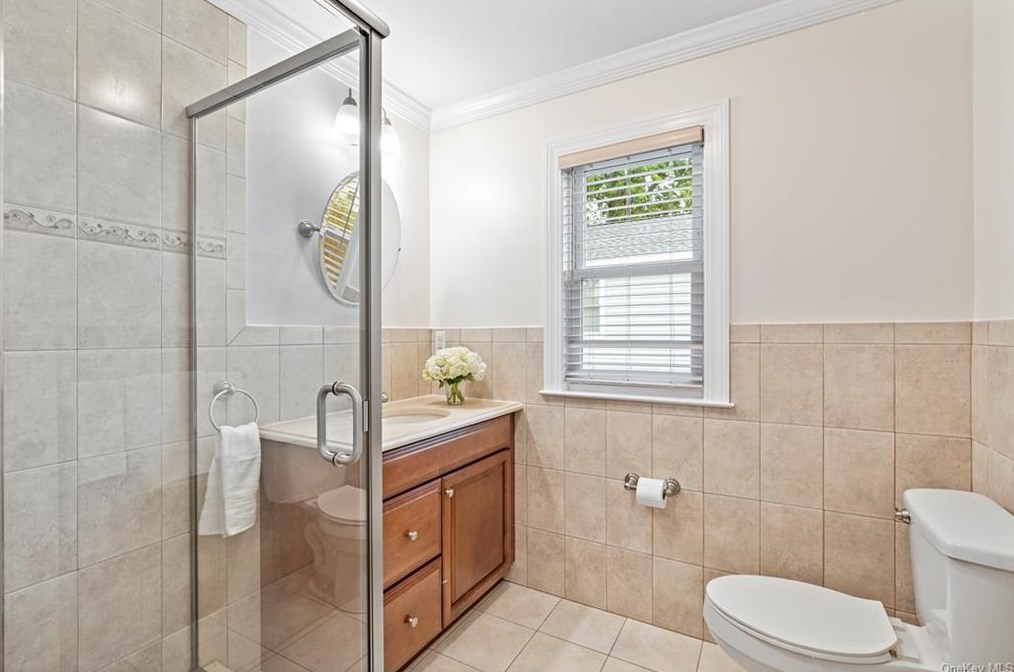 29 Howard Ave, Yonkers NY 10709-2714 exterior