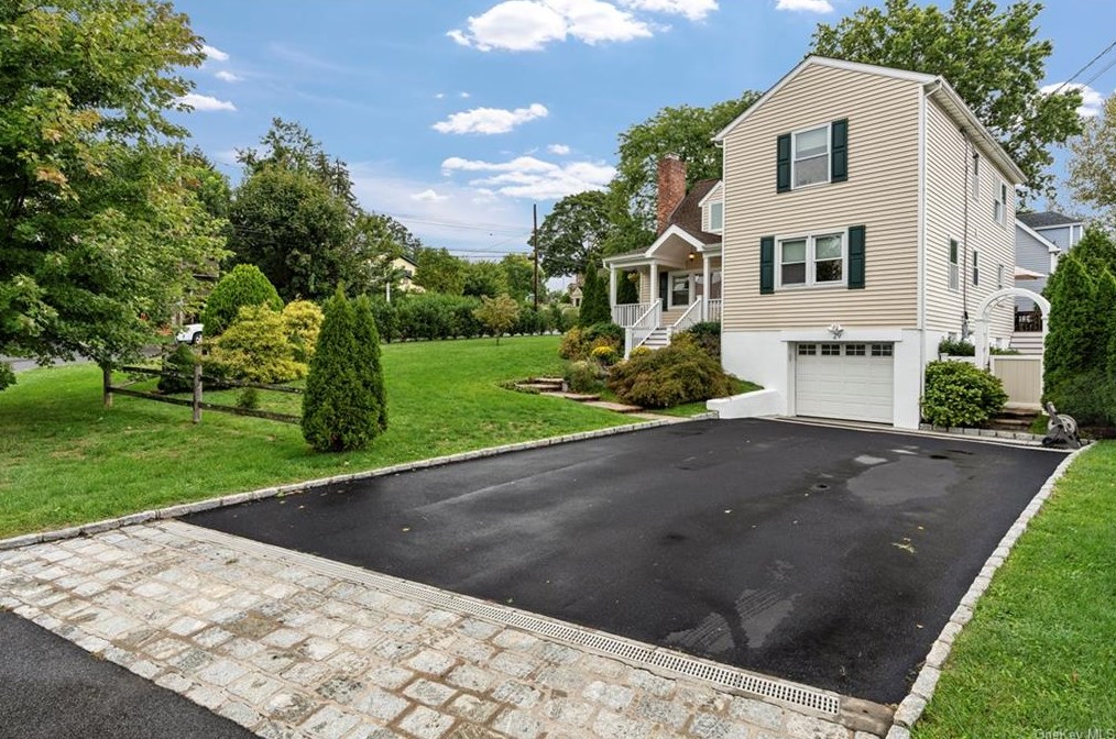 29 Howard Ave, Yonkers NY 10709-2714 exterior