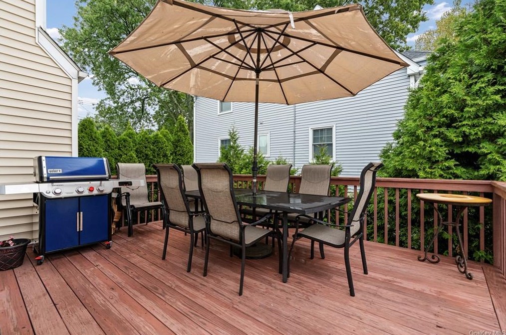 29 Howard Ave, Yonkers NY 10709-2714 exterior