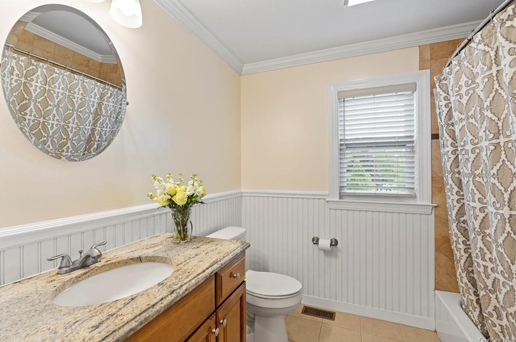 29 Howard Ave, Yonkers NY 10709-2714 exterior