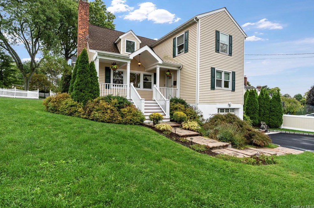 29 Howard Ave, Yonkers NY 10709-2714 exterior