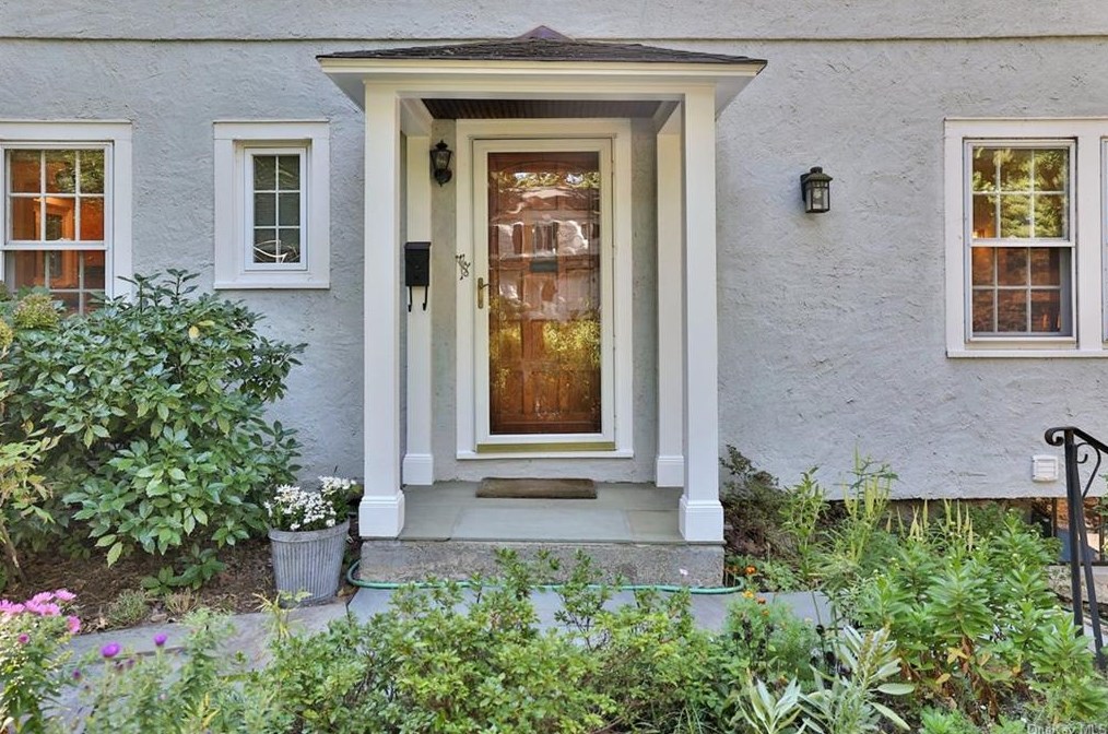 240 Hunter Ave, North Tarrytown, NY 10591-1317