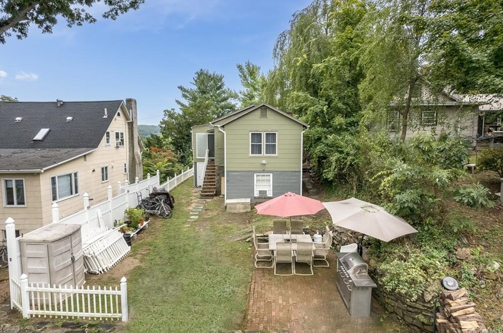 46 Mathes St, Lake Peekskill, NY 10537-1303
