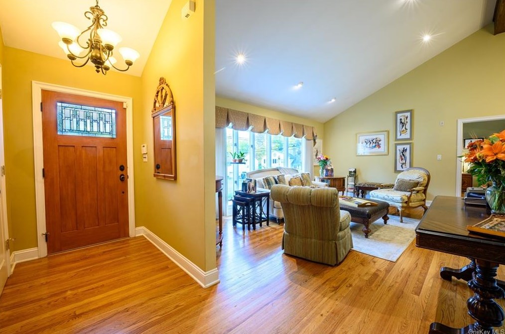 171 Huntley Dr, Hartsdale, NY 10530