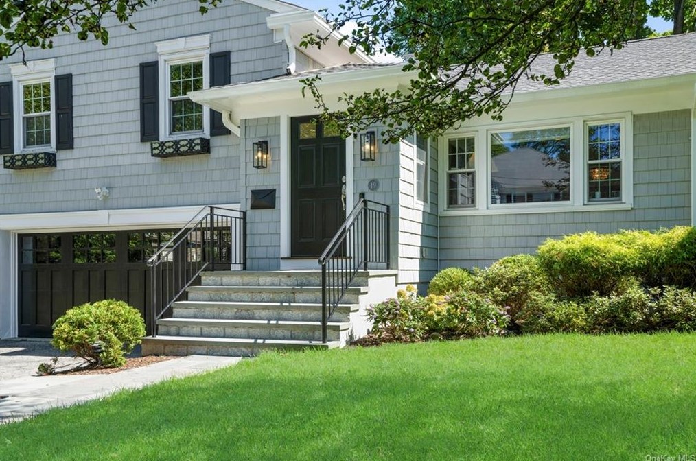 19 Birch Ln, Larchmont, NY 10538