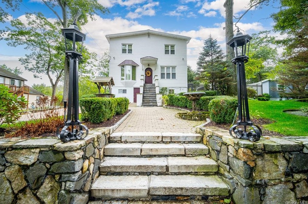 44 Ridgecrest Rd, Lake Peekskill, NY 10537-1001