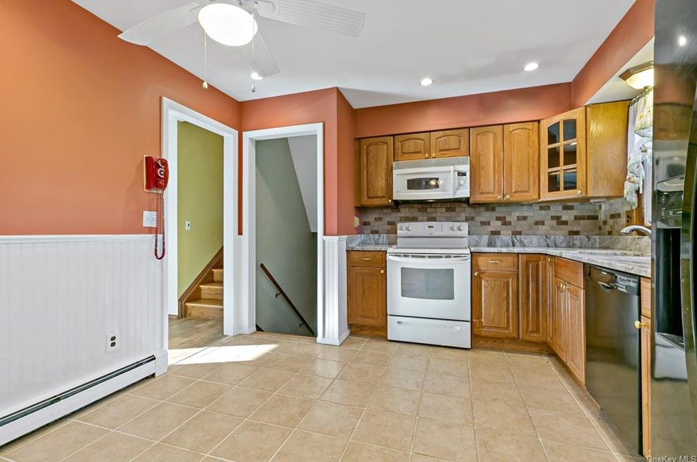 10 Terra Nova Dr, East Fishkill NY  12533-5101 exterior