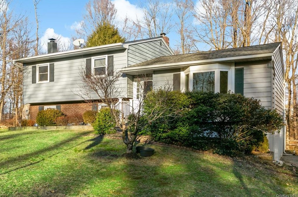 10 Terra Nova Dr, East Fishkill NY  12533-5101 exterior