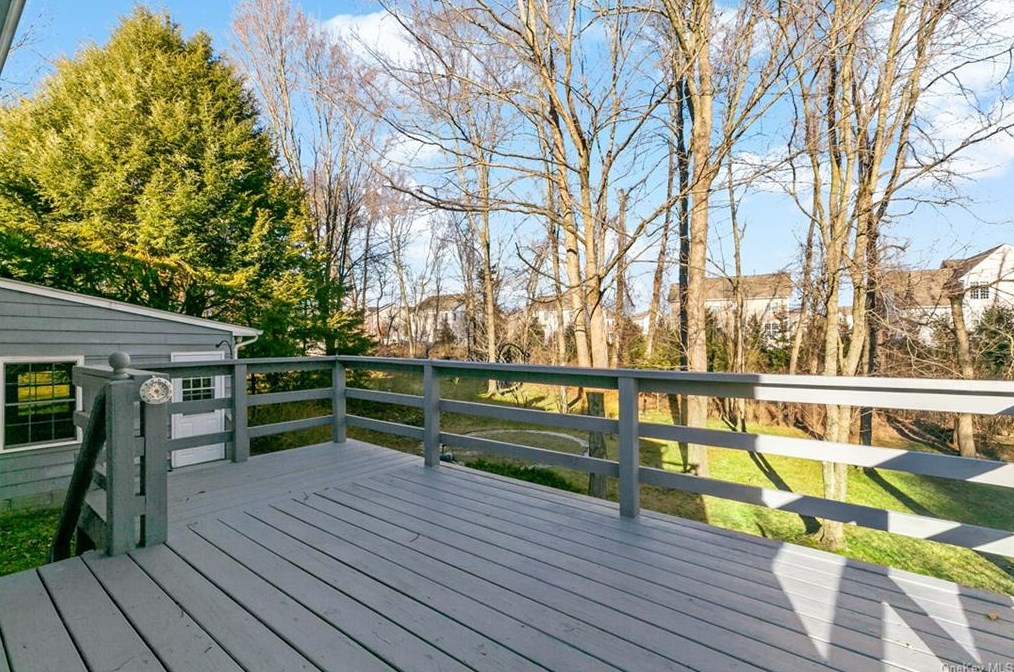 10 Terra Nova Dr, East Fishkill NY  12533-5101 exterior