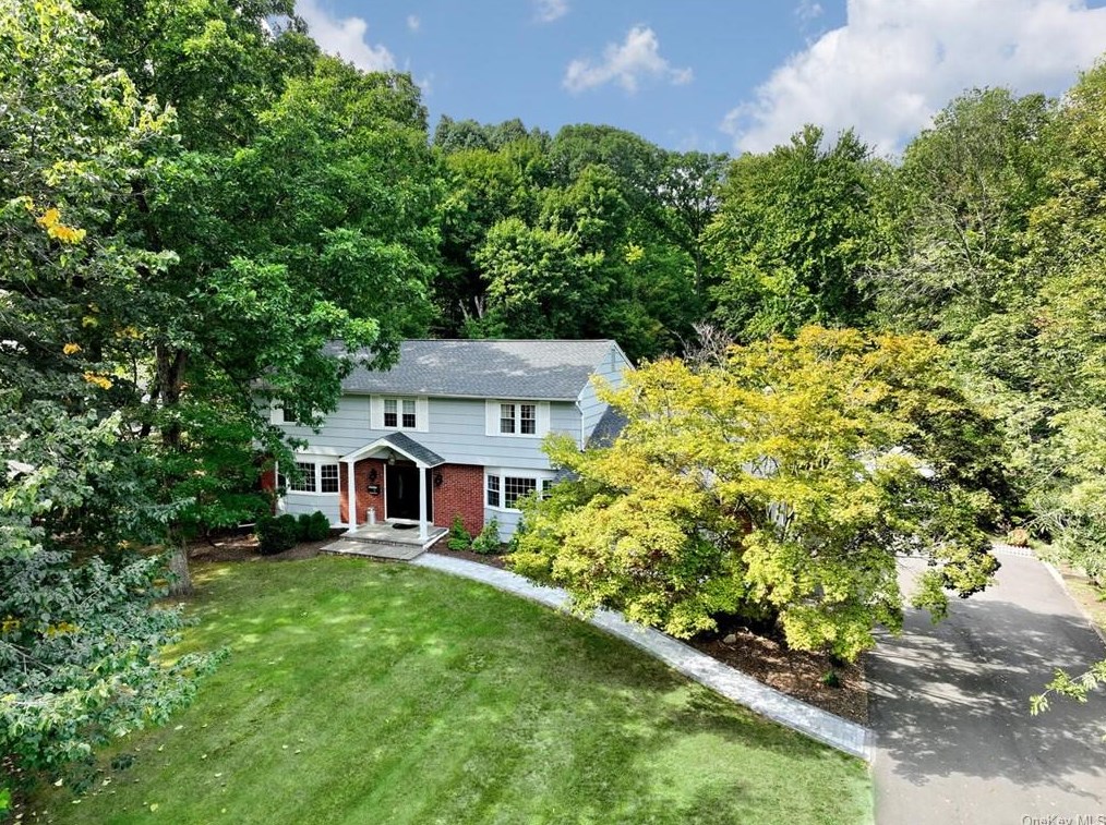 3 Robin Hood Rd, Airmont, NY 10901